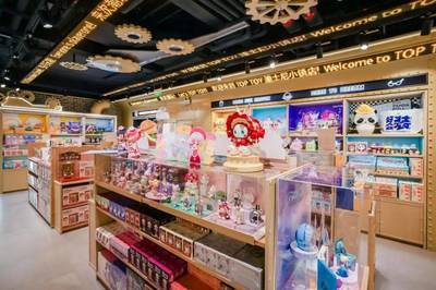 TOP TOY整活潮玩賽道，單店月業績破三百萬，八月GMV破億的啟示